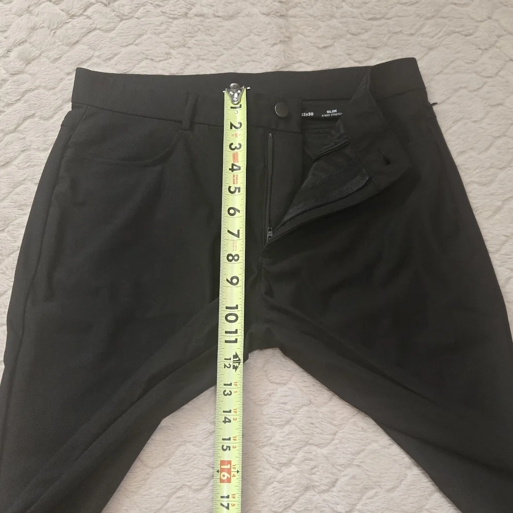 Old Navy Active Black Straight Tech Hybrid Slim 4-Way Stretch Pants, Size 32x30